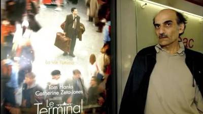 Mehran Karimi Nasseri se hizo famoso por vivir 18 años en el aeropuerto Roissy Charles de Gaulle.