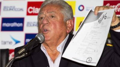 Las cuentas bancarias de Chiriboga, suspendido 90 días en sus funciones en la FEF, y de los otros dos ciudadanos investigados se encuentran congeladas.