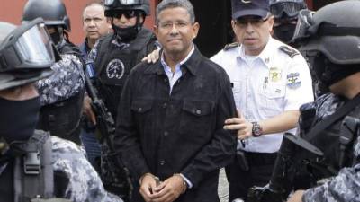 El tribunal que lleva el caso le restituyó a Flores el arresto domiciliario el 24 de noviembre.