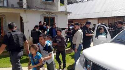 Las autoridades mexicanas rescataron a una veintena de migrantes centroamericanos secuestrados por traficantes de personas en Chiapas.