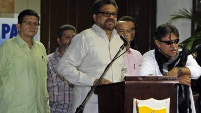 Las FARC piden que se cumplan los protocolos para poder liberar el martes a los secuestrados.