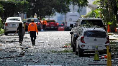 Los escombros cayeron sobre los carros de la zona bancaria de Panamán
