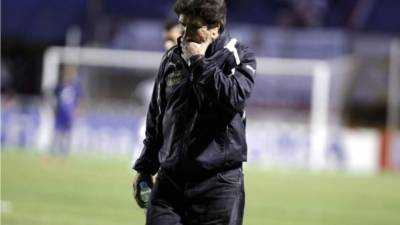 El argentino Héctor Vargas no encuentra la fórmula para sacar de la mala racha a Olimpia. La hinchada del Albo está impaciente con el actual momento del club.