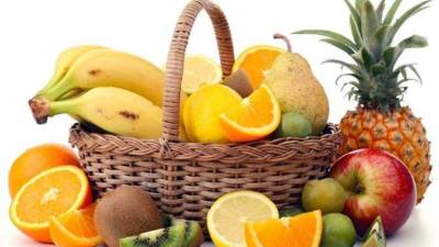 Las defensas naturales del cuerpo humano están integradas en el sistema inmunológico, el cual es capaz de protegernos de las infecciones, bacterias y los virus. Por esta razón es de suma importancia poner atención a los alimentos que consumimos, las medidas de higiene y demás indicaciones para prevenir ser atacados por el coronavirus.