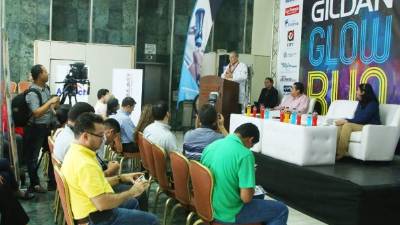 Merlin Fernández, presidente de la directiva del Rivas, cuando agradecía el apoyo de Gildan. Foto: Amílcar Izaguirre