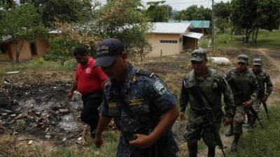 Una docena de policías y militares ayer vigilaban el centro pedagógico El Carmen, autoridades piden permanencia de agentes.