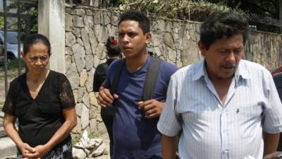 Los familiares de Ariel Antonio Canales Vargas llegaron ayer de Tegucigalpa a la morgue de la Dirección Regional de Medicina Forense de San Pedro Sula a reclamar su cadáver.