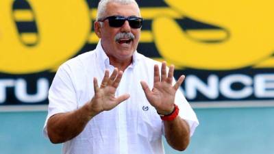 Manuel Keosseián les pidió a los jugadores de Marathón dejarlo todo por la copa.