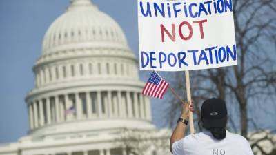 El presidente Obama interpuso ayer un recurso de emergencia para que sus medidas migratorias entren en vigor.
