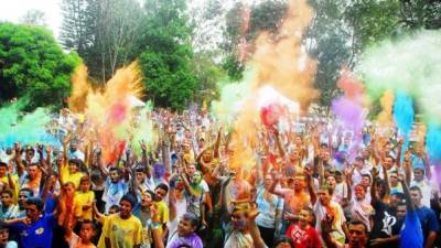 Cientos disfrutaron del primer Color Fun Run en el lago de Yojoa en apoyo a la fundación Servicio Panamericano de Salud.