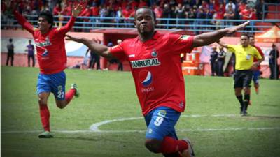 El hondureño Darwin Oliva le dio el primer triunfo al Municipal.