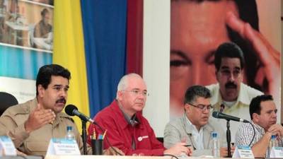 El petróleo ha caído más de un 35% desde mediados de junio, consecuencia del freno de la economía mundial y del exceso de oferta.