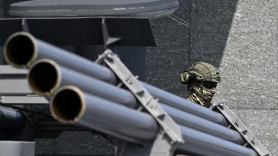 Biden permitirá a Ucrania usar armas estadounidenses para atacar Ucrania, según medios.