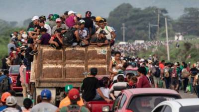 Más de 7,000 migrantes marchan por México hacia la frontera de Estados Unidos./AFP.