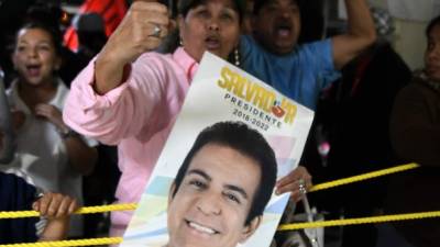 Nasralla encabeza elecciones de Honduras, según primer informe oficial.