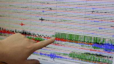 Rescue workers take part in the search for survivors and bodies at the Enrique Rebsamen elementary school in Mexico City on September 21, 2017, two days after a strong quake hit central Mexico.A powerful 7.1 earthquake shook Mexico City on Tuesday, causing panic among the megalopolis' 20 million inhabitants on the 32nd anniversary of a devastating 1985 quake. / AFP PHOTO / Alfredo ESTRELLA