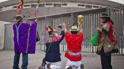 HOUSTON, TEXAS - OCTOBER 19: Jose Altuve #27 of the Houston Astros is awarded series MVP following his teams 6-4 win against the New York Yankees in game six of the American League Championship Series at Minute Maid Park on October 19, 2019 in Houston, Texas. Elsa/Getty Images/AFP