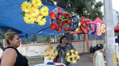 Los vendedores se han instalado en los cementerios.