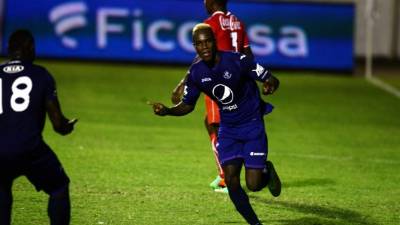 Rubilio Castillo celebrando el gol que le dio la Copa número 13 al Motagua.