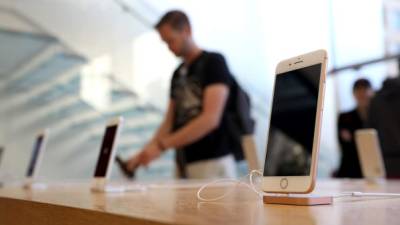 SAN FRANCISCO, CA - SEPTEMBER 22: The new Apple iPhone 8 is displayed at an Apple Store on September 22, 2017 in San Francisco, California. The new Apple iPhone 8 and 8 Plus, as well as the updated Apple Watch and Apple TV, went on sale today. Justin Sullivan/Getty Images/AFP== FOR NEWSPAPERS, INTERNET, TELCOS & TELEVISION USE ONLY ==