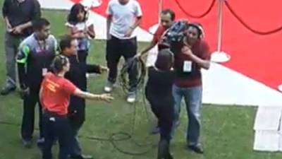 Florinda Meza estalla en enojo después de liberar una paloma blanca en el homenaje de Roberto Gómez Bolaños.