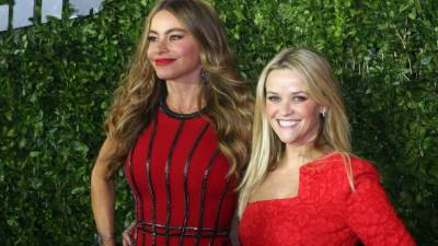 Sofía Vergara y Reese Witherspoon durante la promoción de Dos locas en fuga en México.