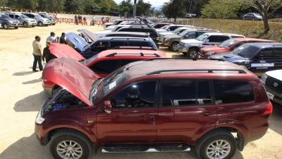 Los lujosos carros se exponen en el Campo Marte.