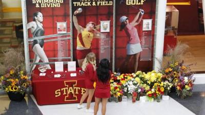 Los universitarios le rindieron homenaje, a la vez que exigen justicia.