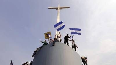 Fieles nicaraguenses agradecieron el respaldo del cardenal Brenes al diálogo nacional./AFP.