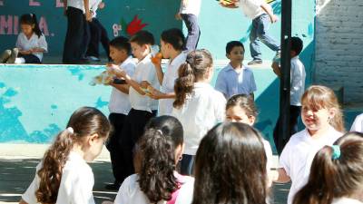 La merienda escolar en la escuela José Trinidad Cabañas varía según la planificación que hacen los padres.