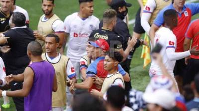 Pedro Troglio al igual que Diego Vázquez salieron expulsados tras al zafarrancho que se dio en la recta final de la primera parte. Foto Edwin Romero.