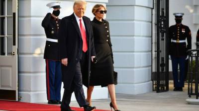 La Casa Blanca desplegó la alfombra roja para despedir a Trump y Melania./AFP.