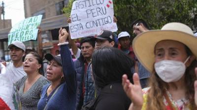 Seguidores de Castillo exigen la liberación del expresidente, detenido el pasado jueves tras un fallido golpe de Estado.