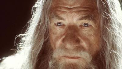 El actor de 85 años es conocido por actuación en la saga de ‘El Señor de los Anillos’.