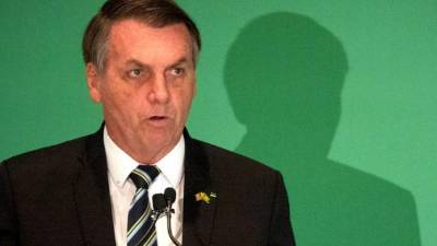 Jair Bolsonaro, de 64 años parece convertirse en el primer jefe de estado contagiado por el COVID-19.
