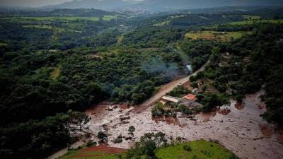 Vista del desastre causado ayer por la rotura de una represa que contenía residuos minerales de la compañía Vale, la mayor productora mundial de hierro en Brumadinho, municipio de Minas Gerais (sudeste de Brasil). EFE