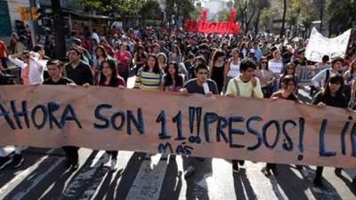 Los 11 prisioneros habían sido detenidos tras la marcha del 20 de noviembre que concluyó en un enfrentamiento entre manifestantes y antimotines en el Zócalo.