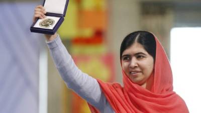 Malala es la persona más joven en ganar este premio y además es la primera paquistaní en ser distinguida con el galardón.