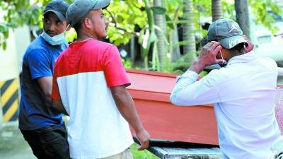 Familiares reclamaron el cuerpo de la víctima.