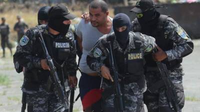 Lobo, quien fue entregado ayer a Estados Unidos en Tegucigalpa, bajo rigurosas medidas de seguridad, se ha convertido en el primer hondureño en ser extraditado a aquel país, que lo reclamaba por tráfico de estupefacientes.