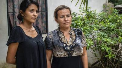 Corina Alvarado y su madre Teresa de Jesús Muñoz temen por su vida tras la muerte de la Miss Honduras Mundo, María José Alvarado, y su hermana Sofía Trinidad. Foto: DailyMail