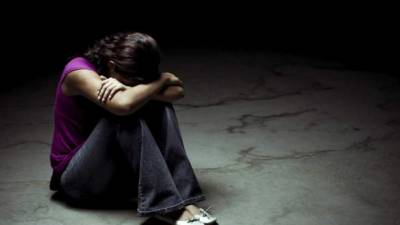 La depresión se apodera constantemente de los jóvenes por problemas amorosos.