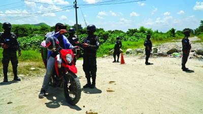 En los sectores de chamelecón y la Rivera hernández hay once puntos conflictivos. En la imagen, el sector Flor de Cuba. Fotos: José Cantarero, La Prensa.