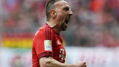 Ribery al momento que festejaba su tanto. Foto Tomada EFE.