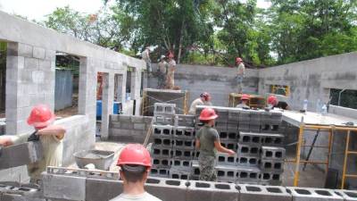 Varios trabajos realizan los marines.