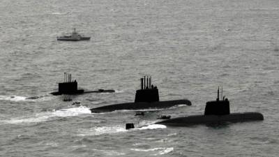 El San Juan aparece junto a sus naves hermanas Salta y Santa Cruz, en esta foto de archivo.