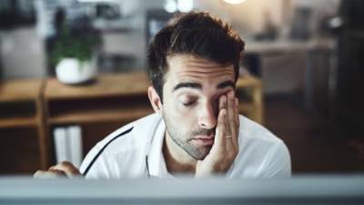 Psicóloga clínica colombiana advirtió sobre el reto que enfrenta la población joven en la región, ante lo que describió como una sobreinformación.