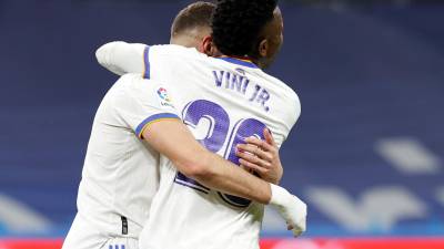 Benzema y Vinicius se dieron un gran abrazo tras ser las figuras del Real Madrid ante Valencia.
