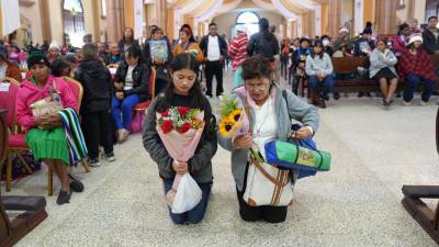 La virgen de Suyapa, que tiene conferido el grado de capitana de las Fuerzas Armadas de Honduras, es una estatuilla de seis centímetros de alto tallada en madera de cedro que fue hallada, según apuntes históricos, por los campesinos Alejandro Colindes y Lorenzo Martínez el 3 de febrero de 1747. Fotos: Marbin López y Linda Käsbohrer.