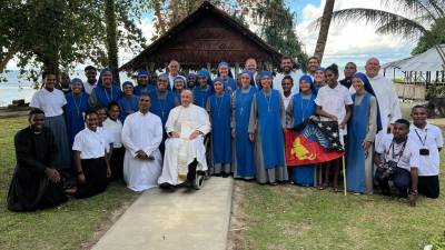 El Papa visita este domingo Vánimo, una localidad a unos 1.000 kilómetros de Port Moresby, capital de Papúa Nueva Guinea.